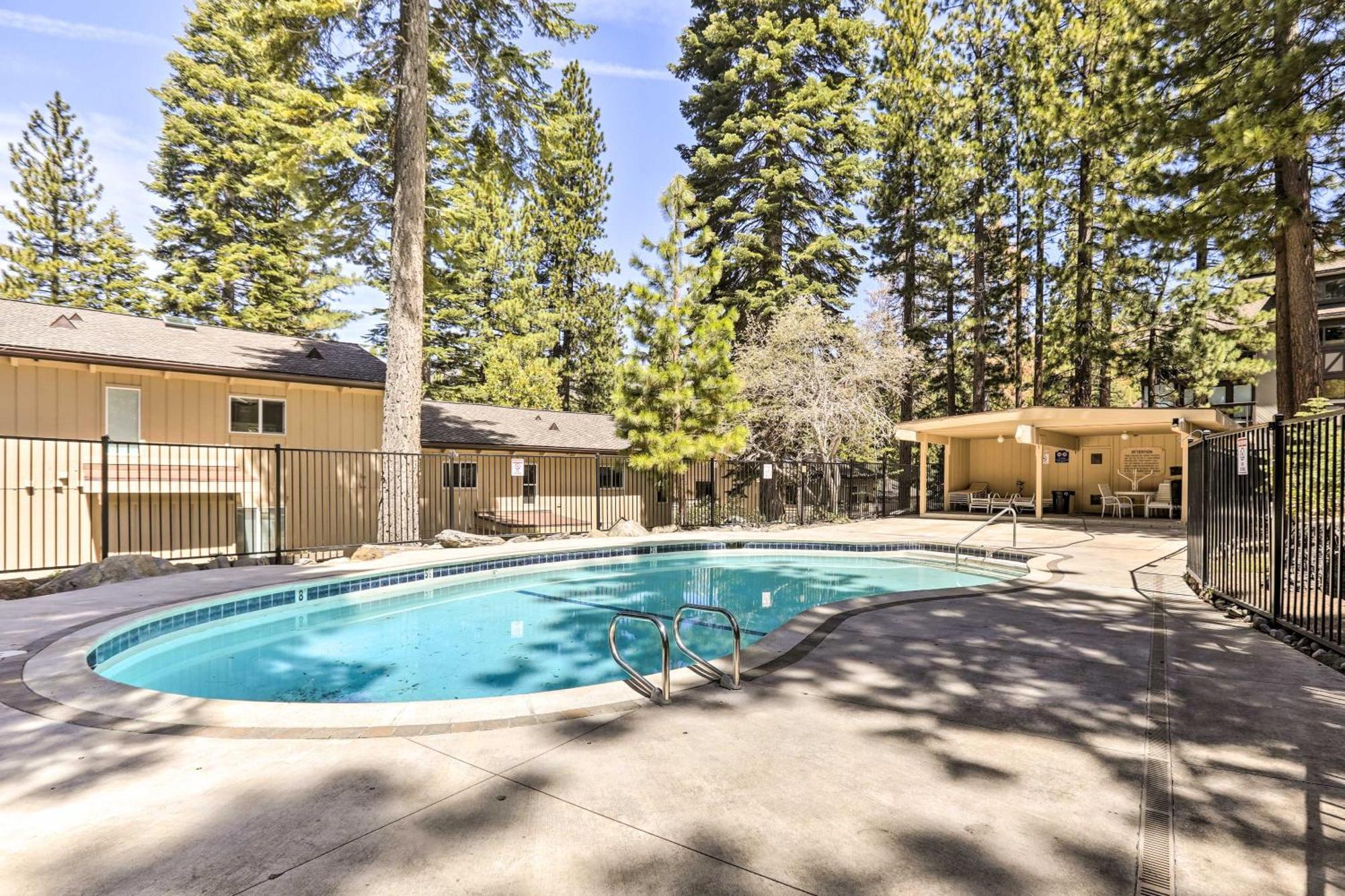 Incline Village Condo With Deck 1 Mi To Lake Tahoe Dış mekan fotoğraf